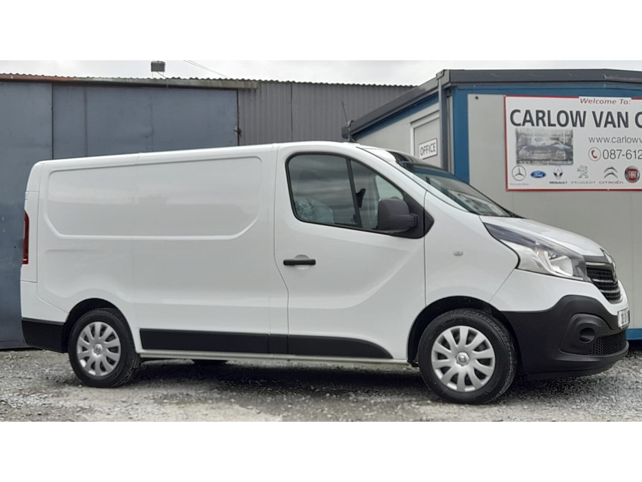 2021 Renault Trafic - image 2