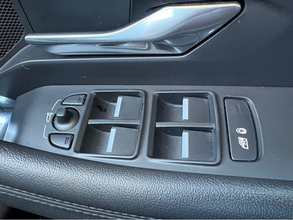 2019 Jaguar E-Pace - image 20