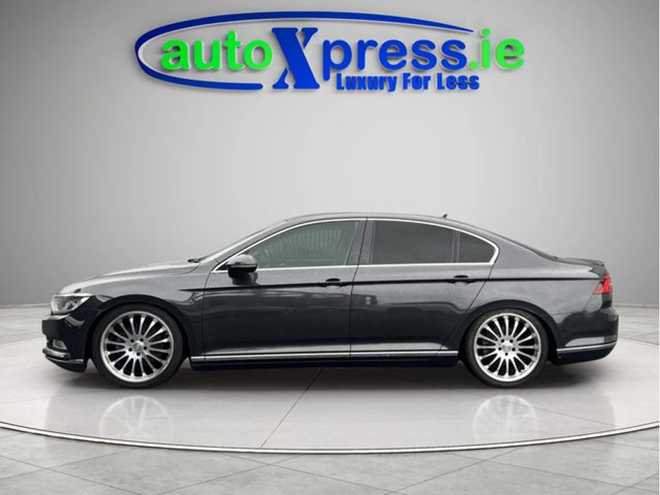 2018 Volkswagen Passat - image 5