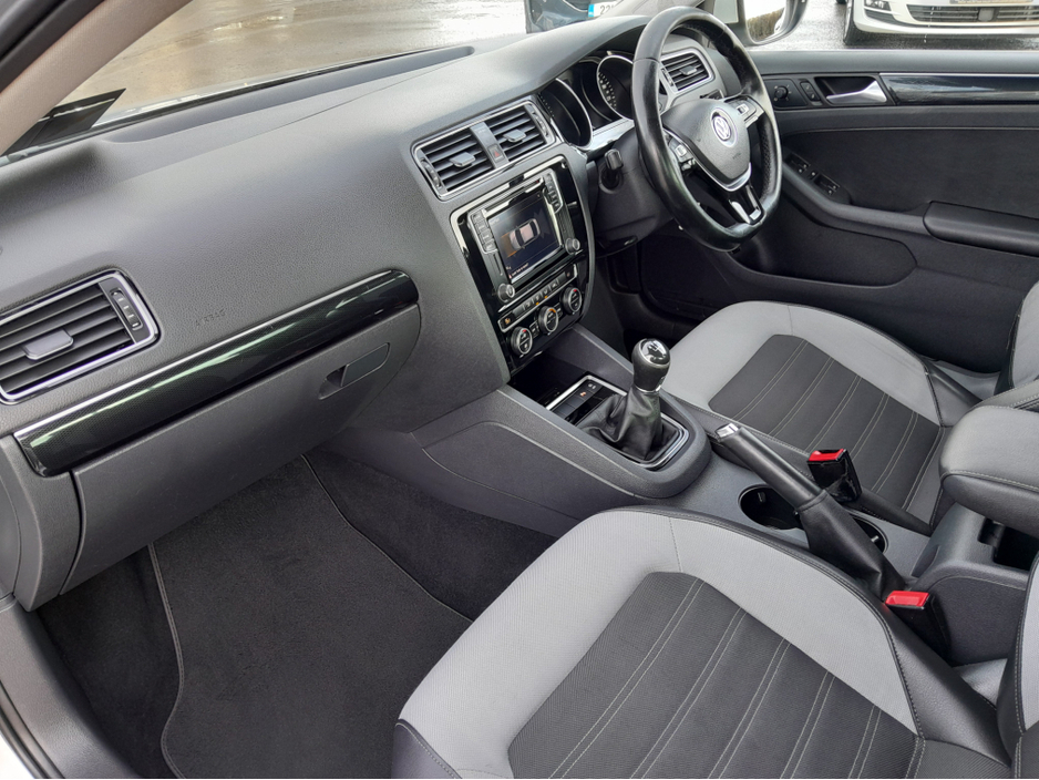 2015 Volkswagen Jetta - image 20