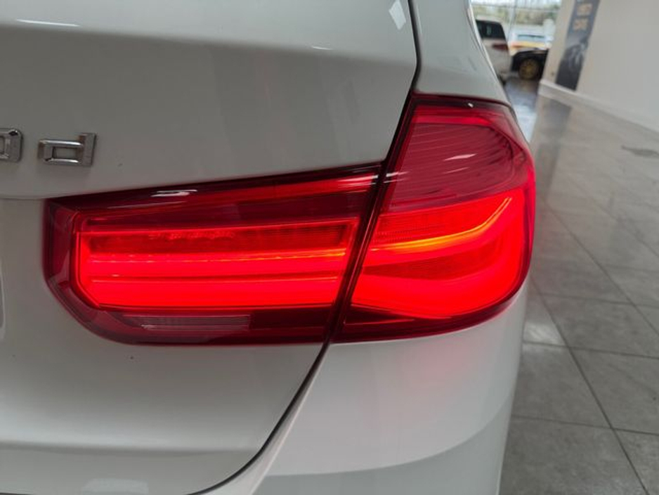 2016 BMW 3 Series - image 20