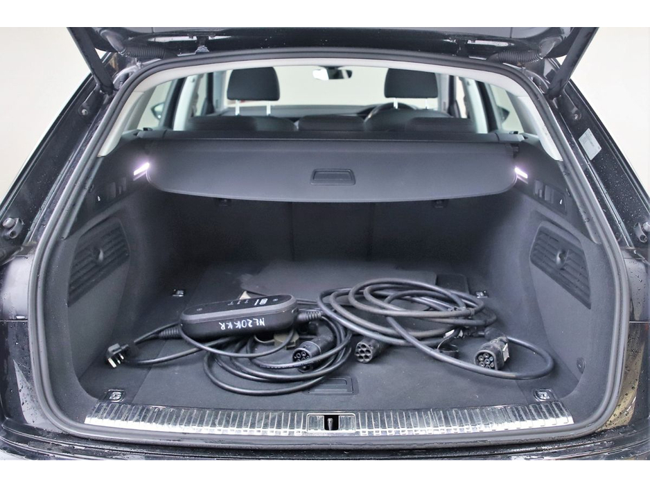 2020 Audi e-tron - image 27