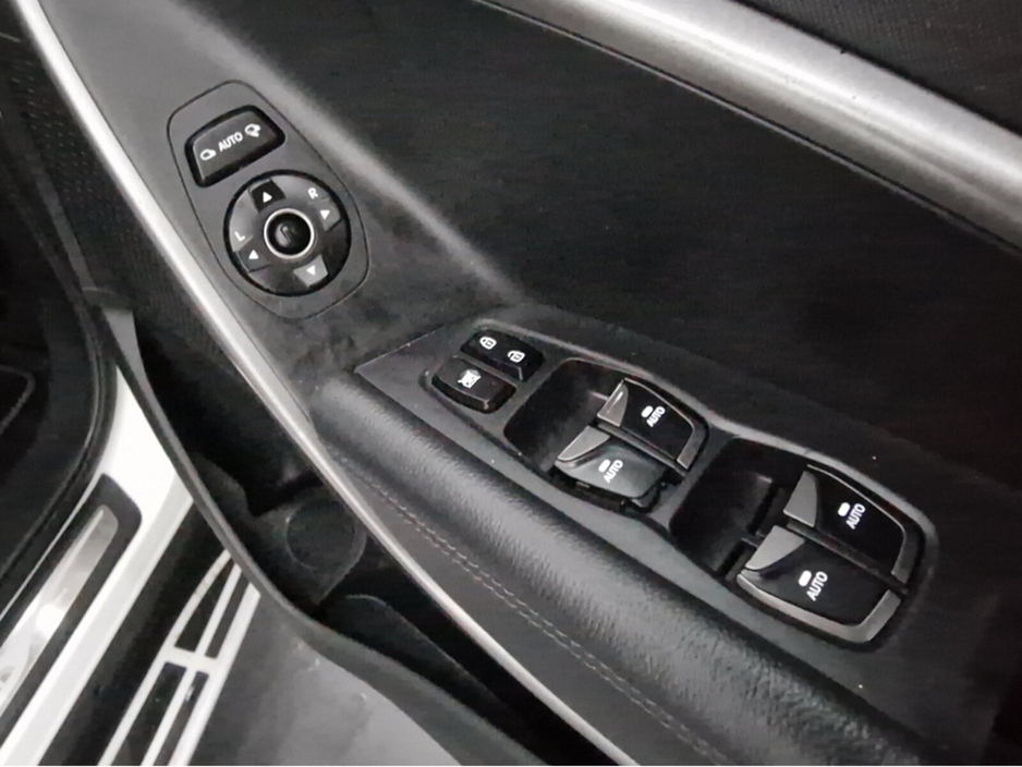 2014 Hyundai Santa Fe - image 7