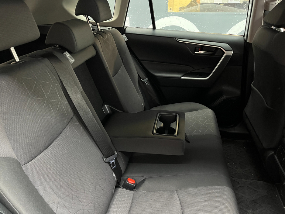 2024 Toyota Rav4 - image 12