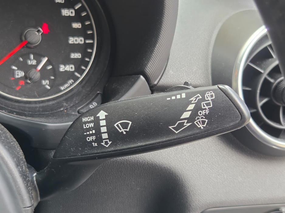 2013 Audi A1 - image 5