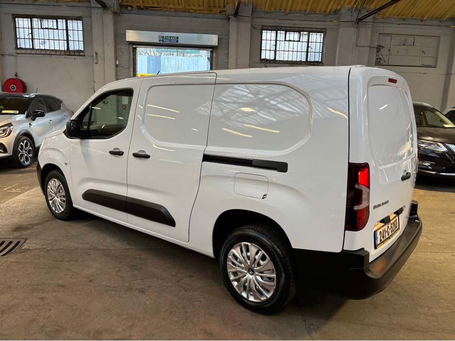 2024 Citroen Berlingo LX BLUEHDI 100 LWB Only 17000 kms THIS PRICE IS VAT INCLUSIVE Finance Available own this van from €90 per week €20,999