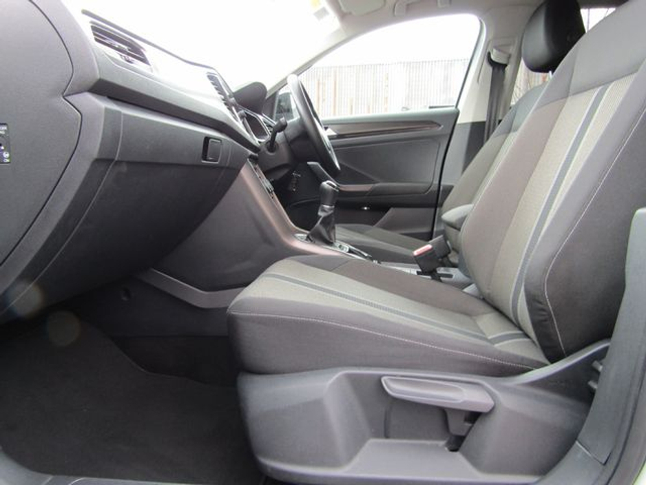 2019 Volkswagen T-Roc - image 12