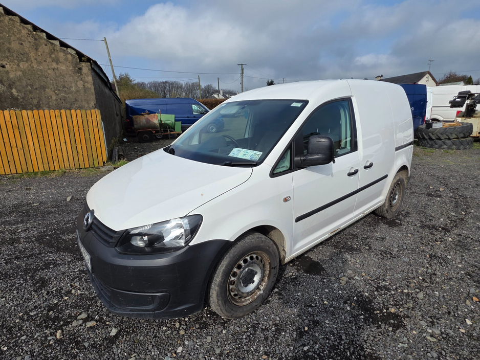2014 Volkswagen Caddy - image 2