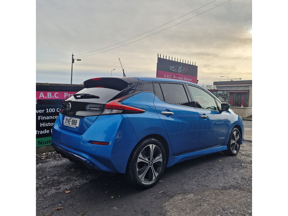 2021 Nissan Leaf - image 2