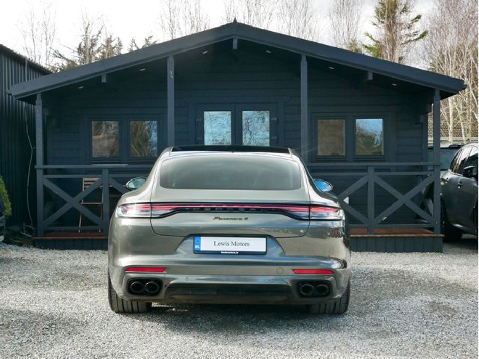 2023 Porsche Panamera - image 5