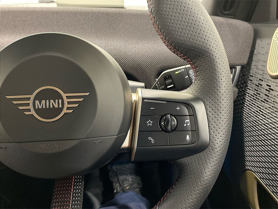 2025 MINI Hatch Cooper E €31,950