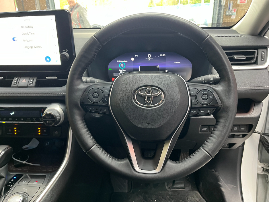 2023 Toyota Rav4 - image 9