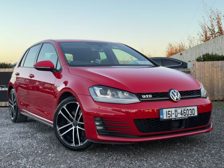 2015 Volkswagen Golf - image 3