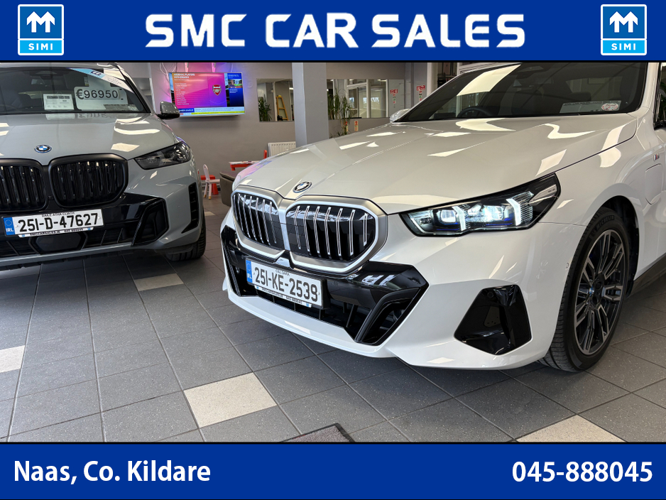 2025 BMW 5 Series - image 4