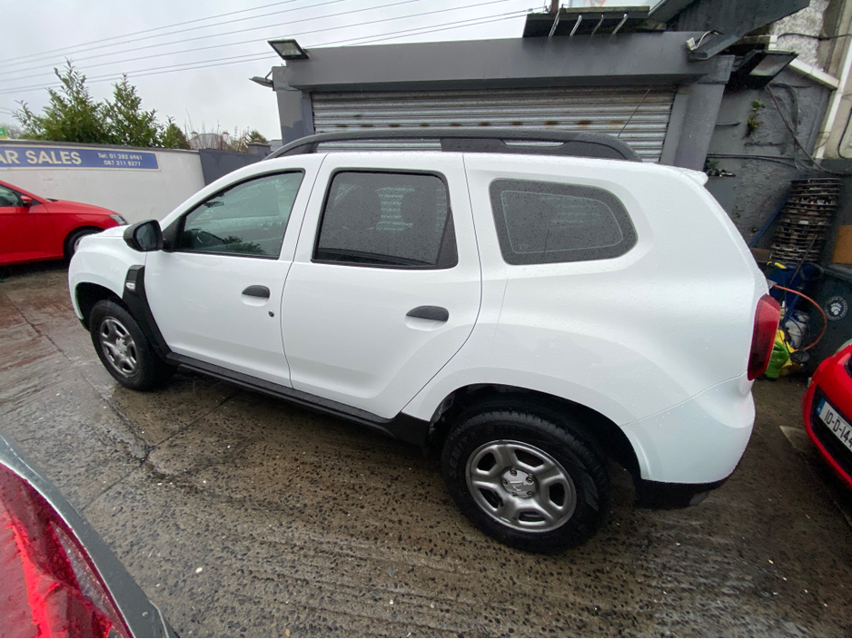 2019 Dacia Duster - image 8