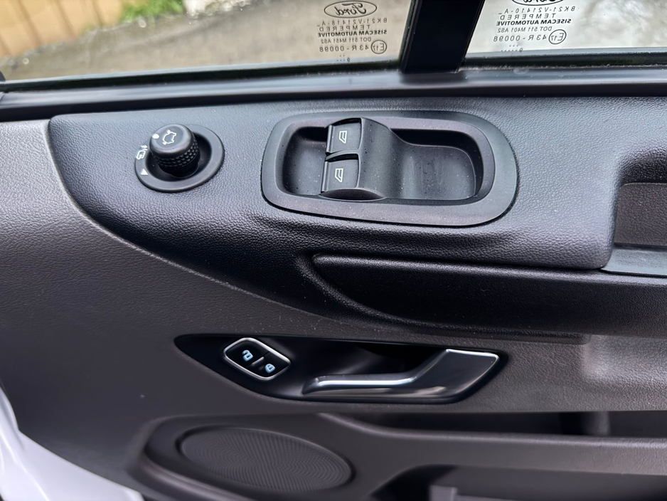 2020 Ford Transit Custom - image 25