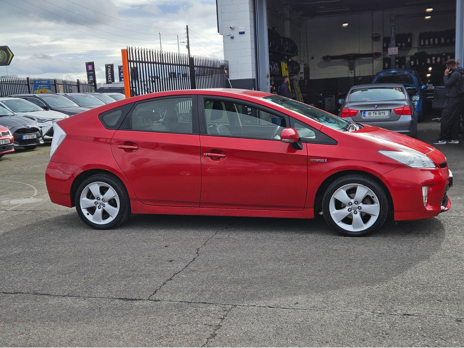 2014 Toyota Prius - image 4