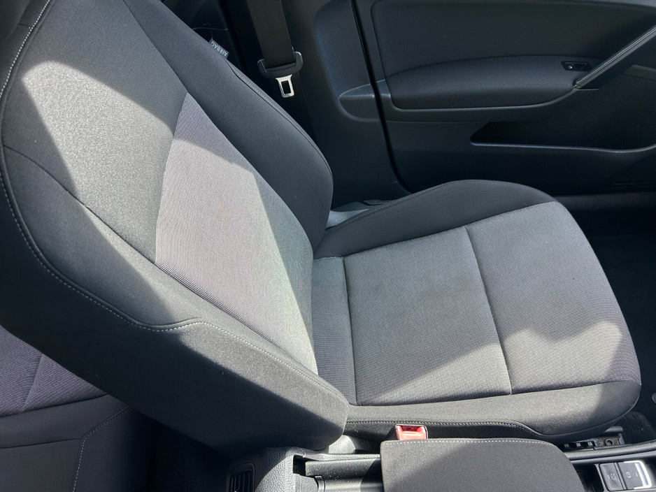 2013 Volkswagen Golf - image 13