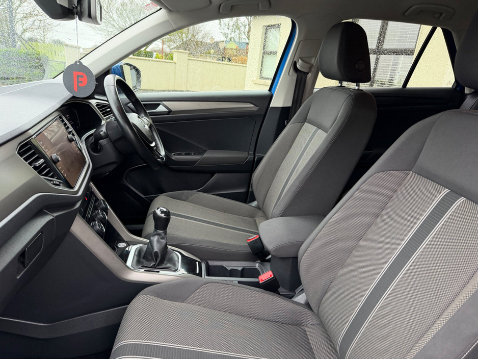 2020 Volkswagen T-Roc - image 15