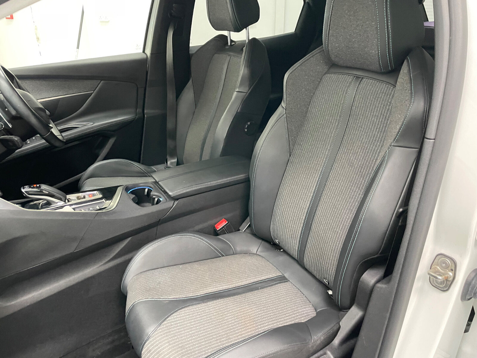 2021 Peugeot 3008 - image 19
