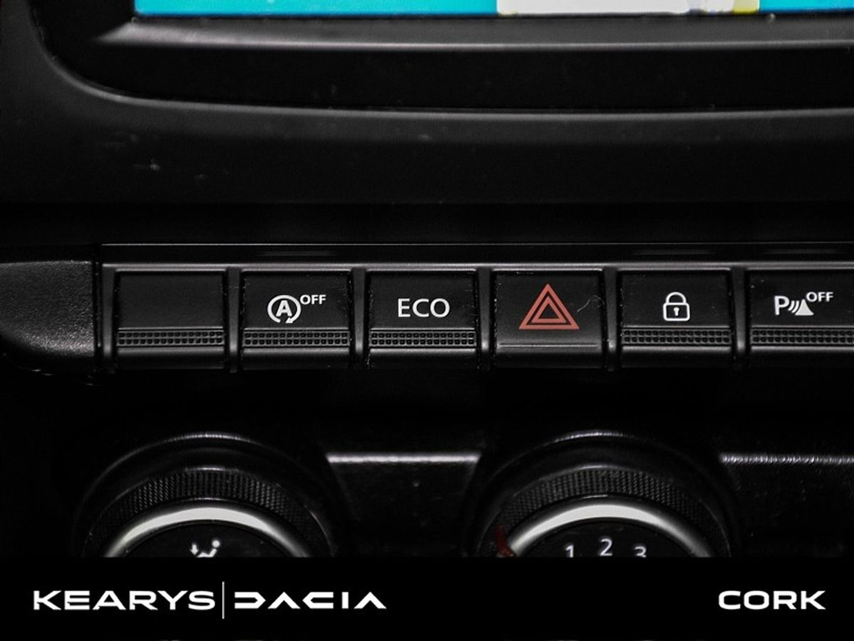 2020 Dacia Duster - image 24