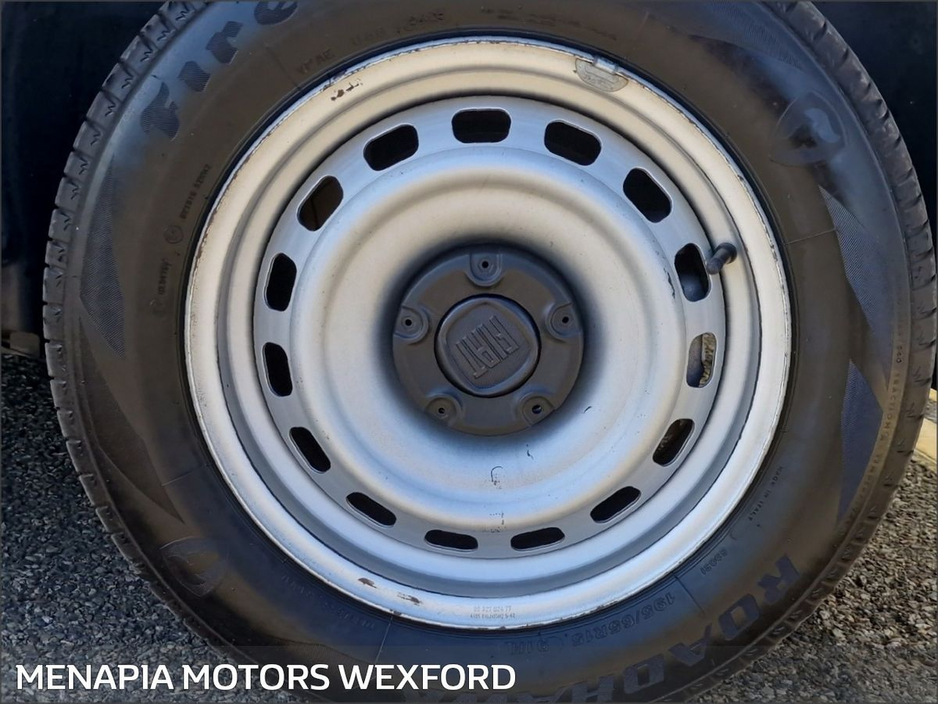 2023 Fiat Doblo - image 10