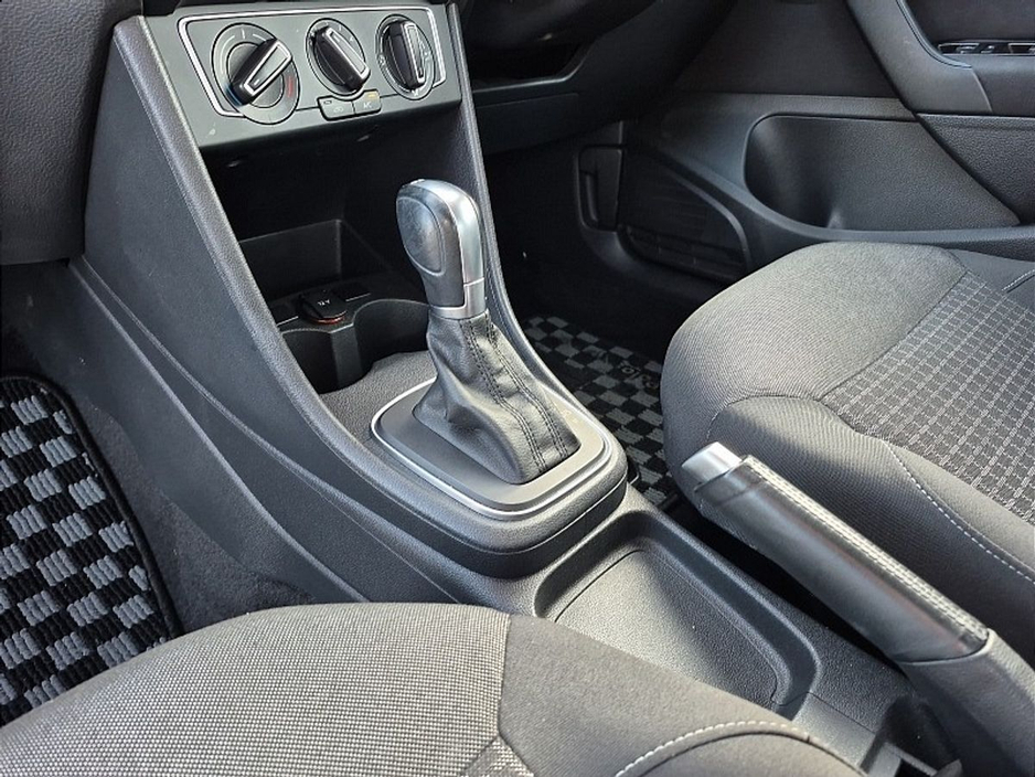 2016 Volkswagen Polo - image 20