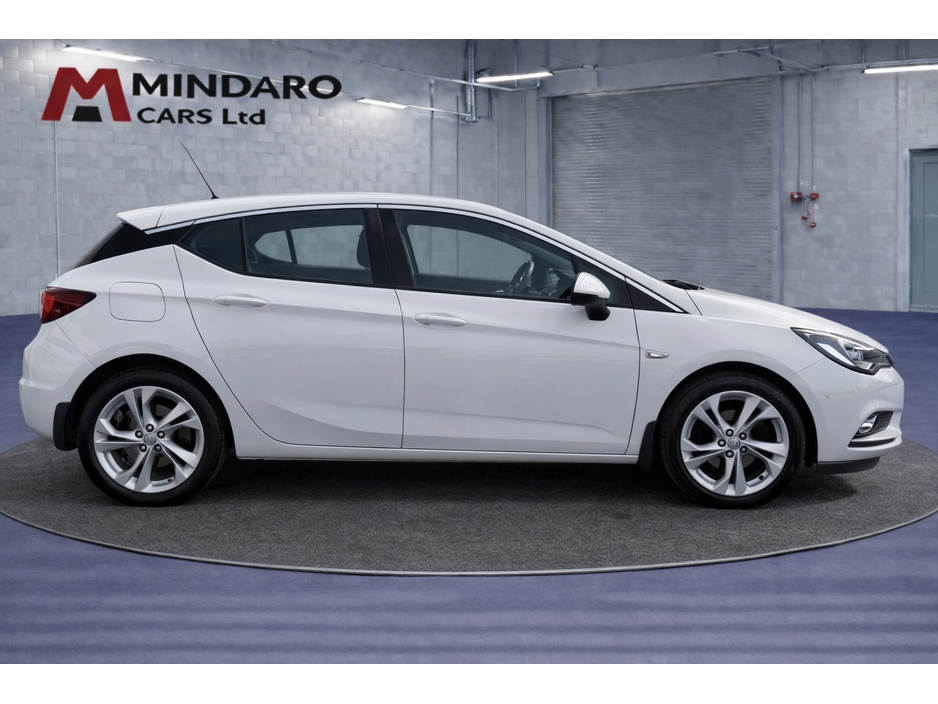 2019 Opel Astra - image 2