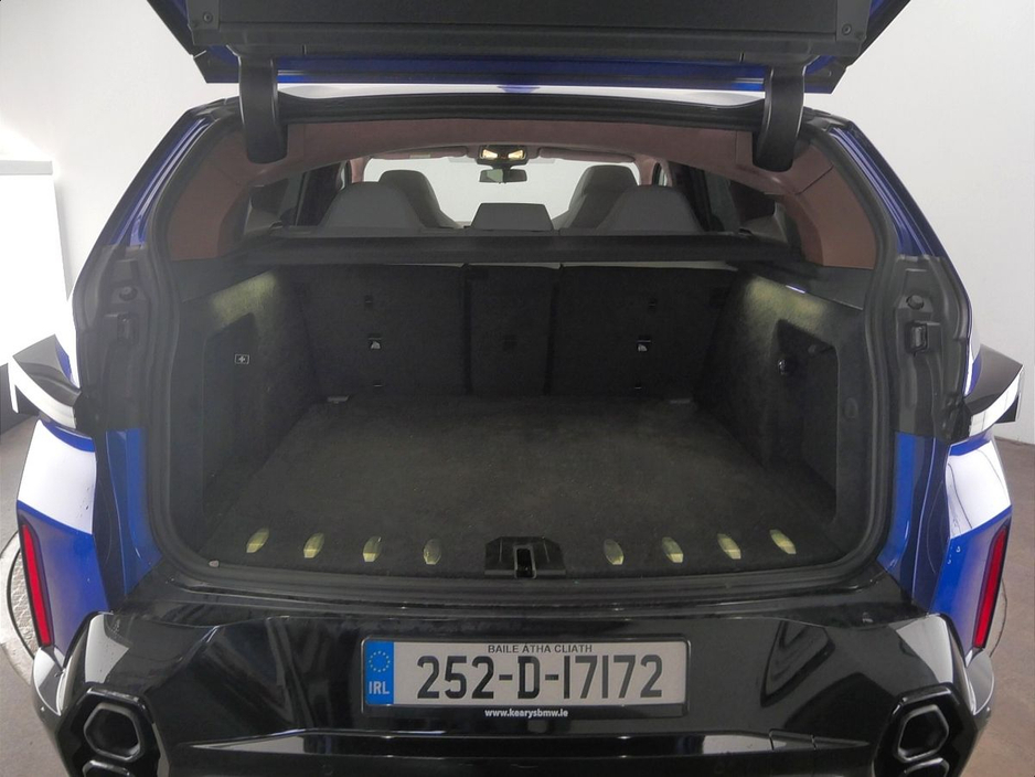 2025 BMW XM - image 13