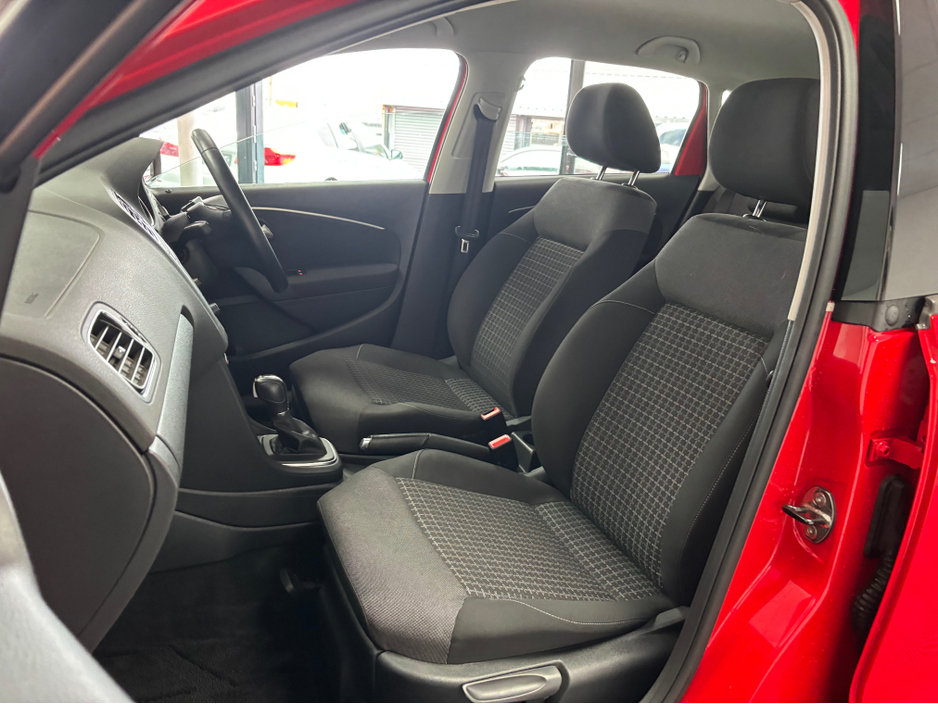 2014 Volkswagen Polo - image 13