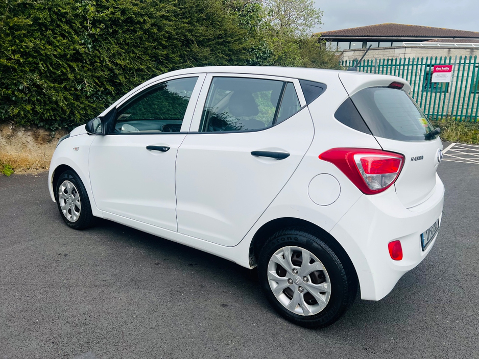 2017 Hyundai i10 - image 9