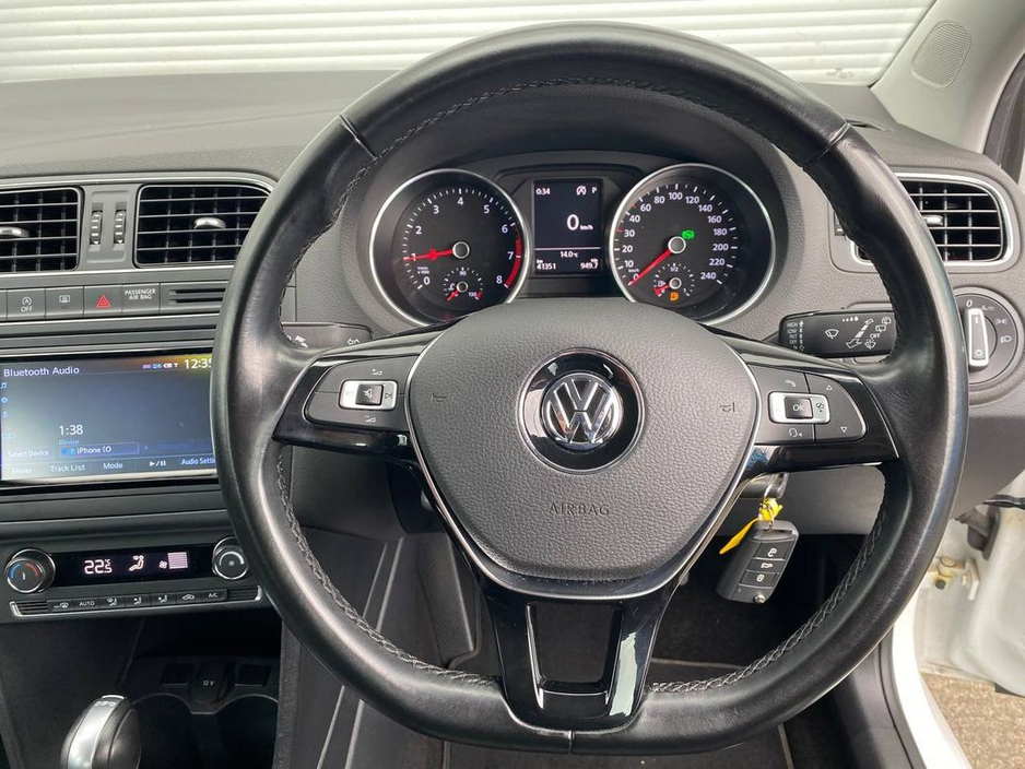 2017 Volkswagen Polo - image 4