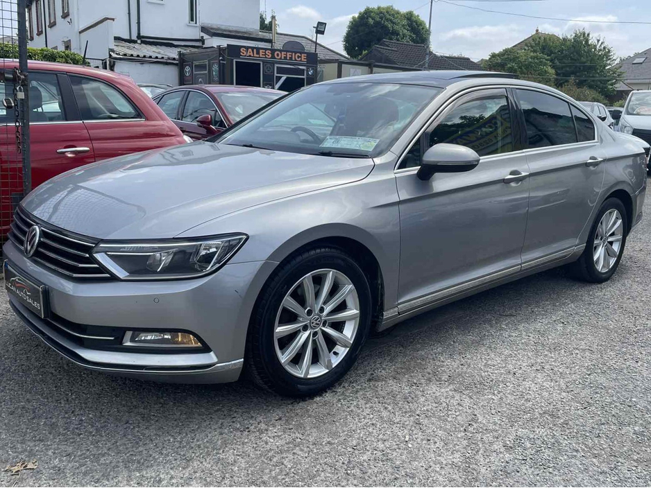 2015 Volkswagen Passat - image 2