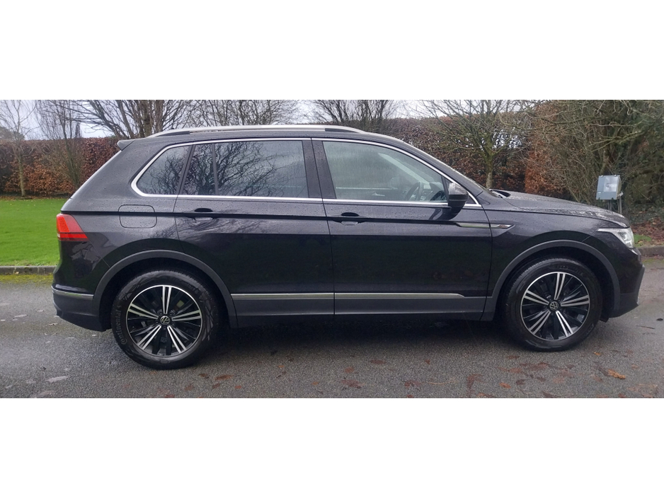 2023 Volkswagen Tiguan LIFE 2.0 TDI 122BHP TECH PK €36,950