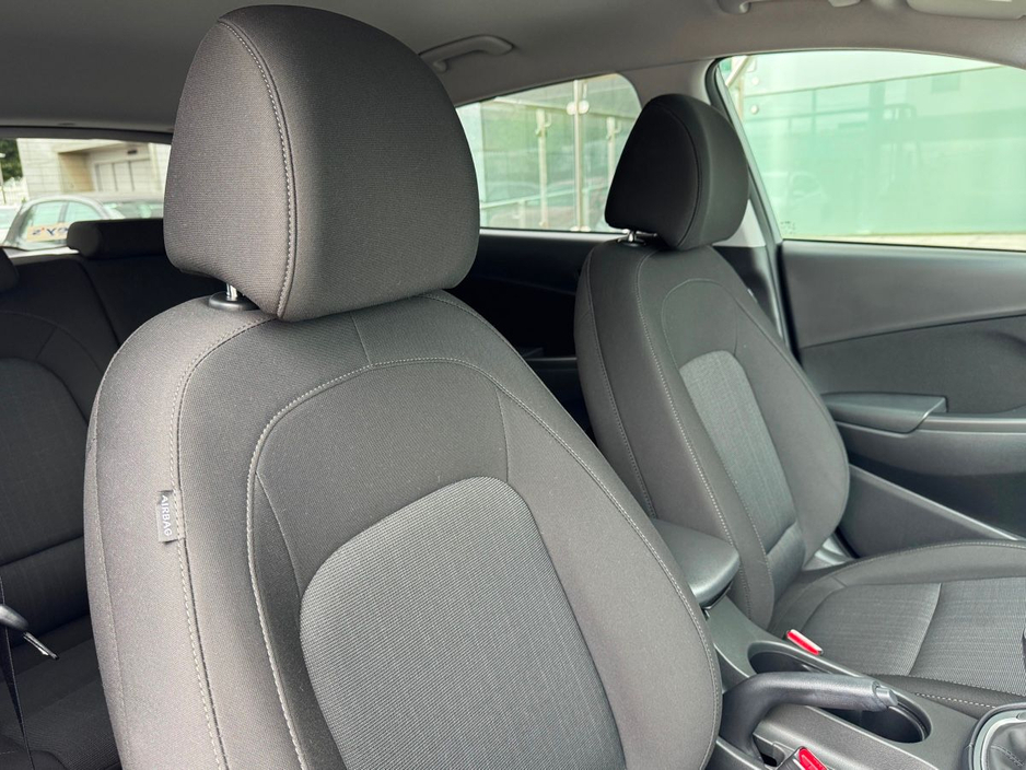 2022 Hyundai Kona - image 11