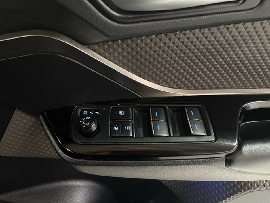 2020 Toyota C-HR - image 16