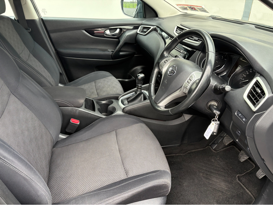 2015 Nissan Qashqai - image 5