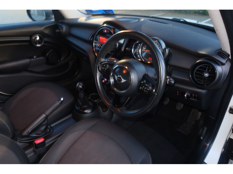 2015 MINI Hatch - image 9