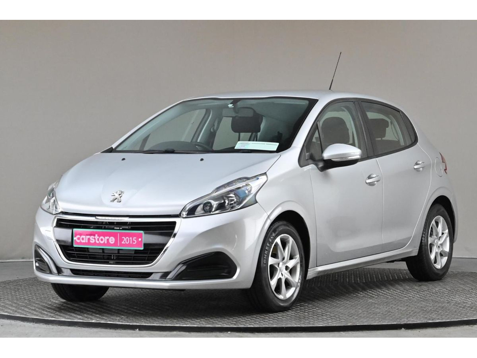 2015 Peugeot 208 - image 3