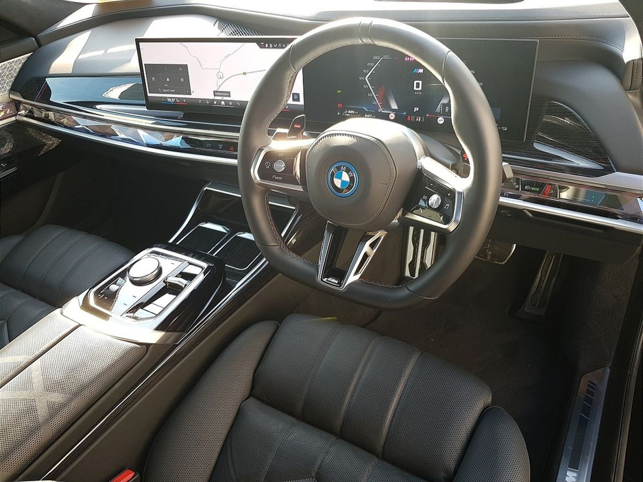 2025 BMW 7 Series - image 6