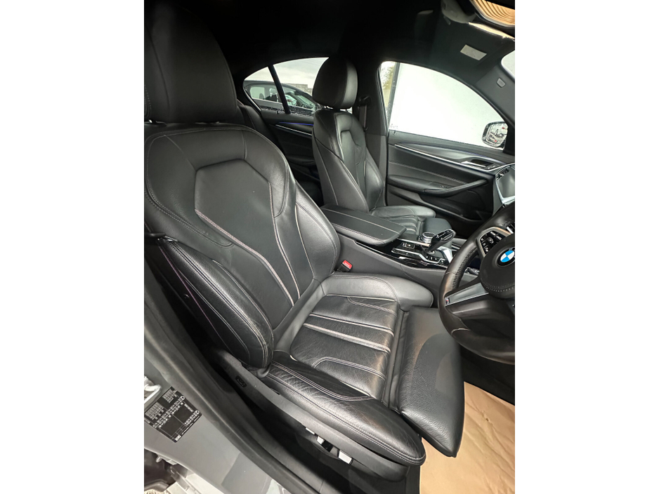 2021 BMW 5 Series - image 19