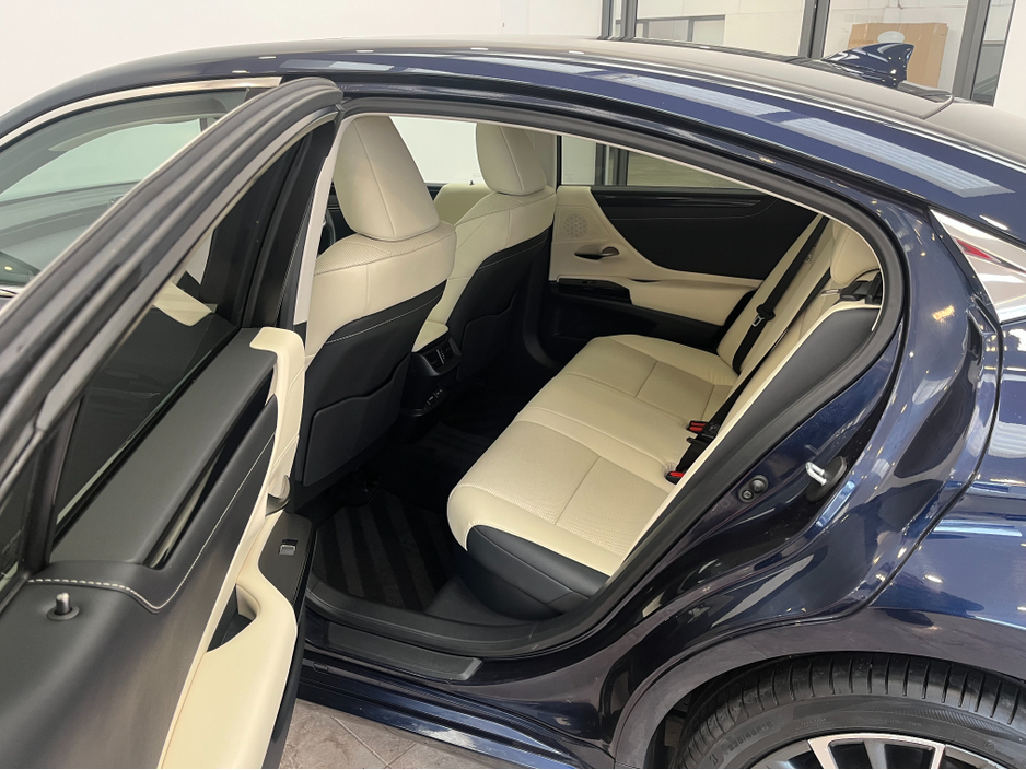 2022 Lexus ES 300 H DYNAMICS 4DR AUTO €39,750
