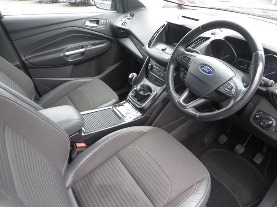 2018 Ford Kuga - image 13