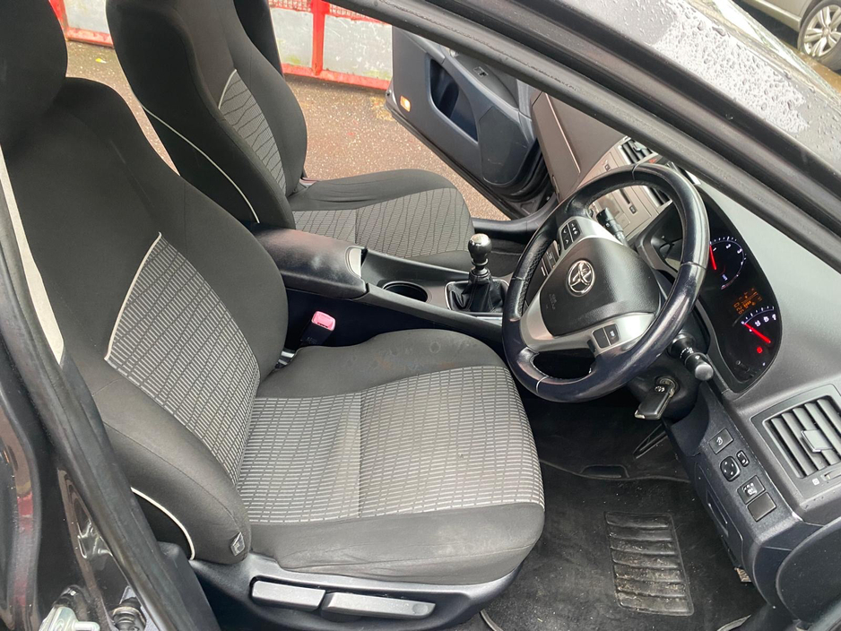 2013 Toyota Avensis - image 16