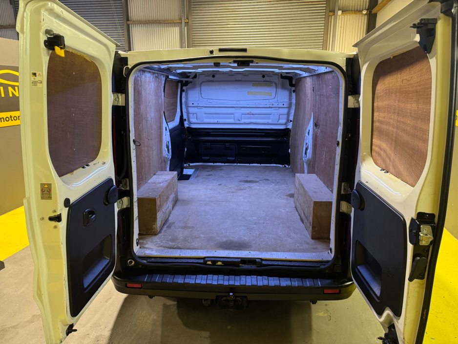 2020 Nissan NV300 - image 23