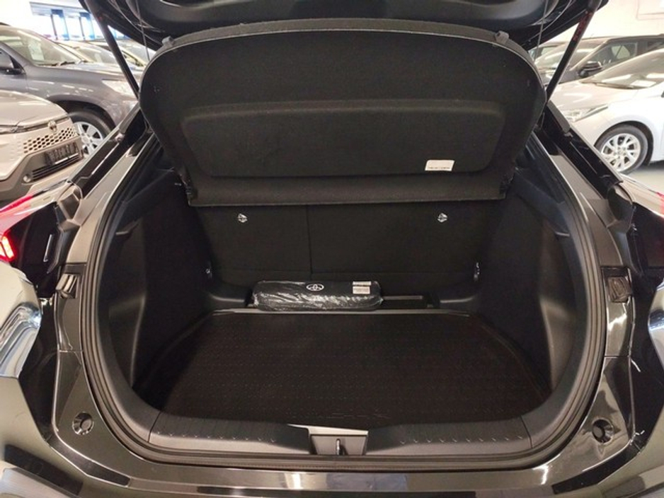 2024 Toyota C-HR - image 10