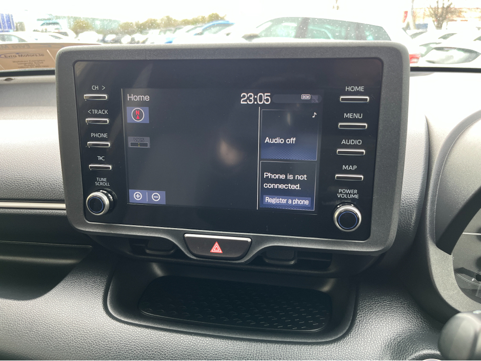 2021 Toyota Yaris - image 17