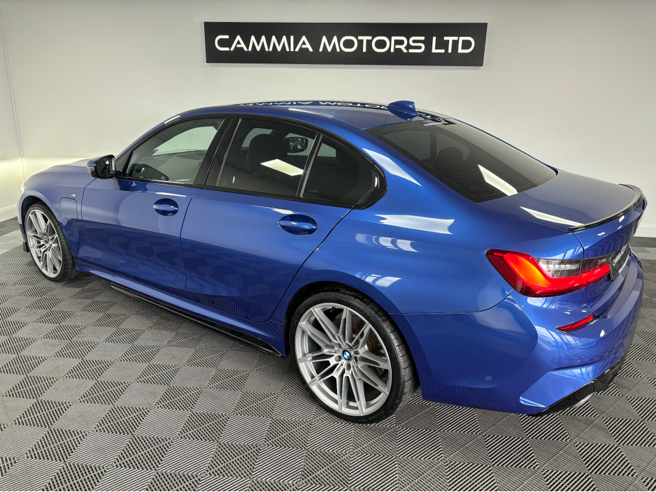 2020 BMW 3 Series - image 4