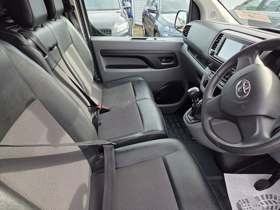 2022 Toyota Proace - image 13