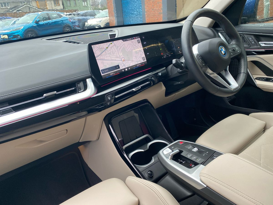 2025 BMW X1 - image 12